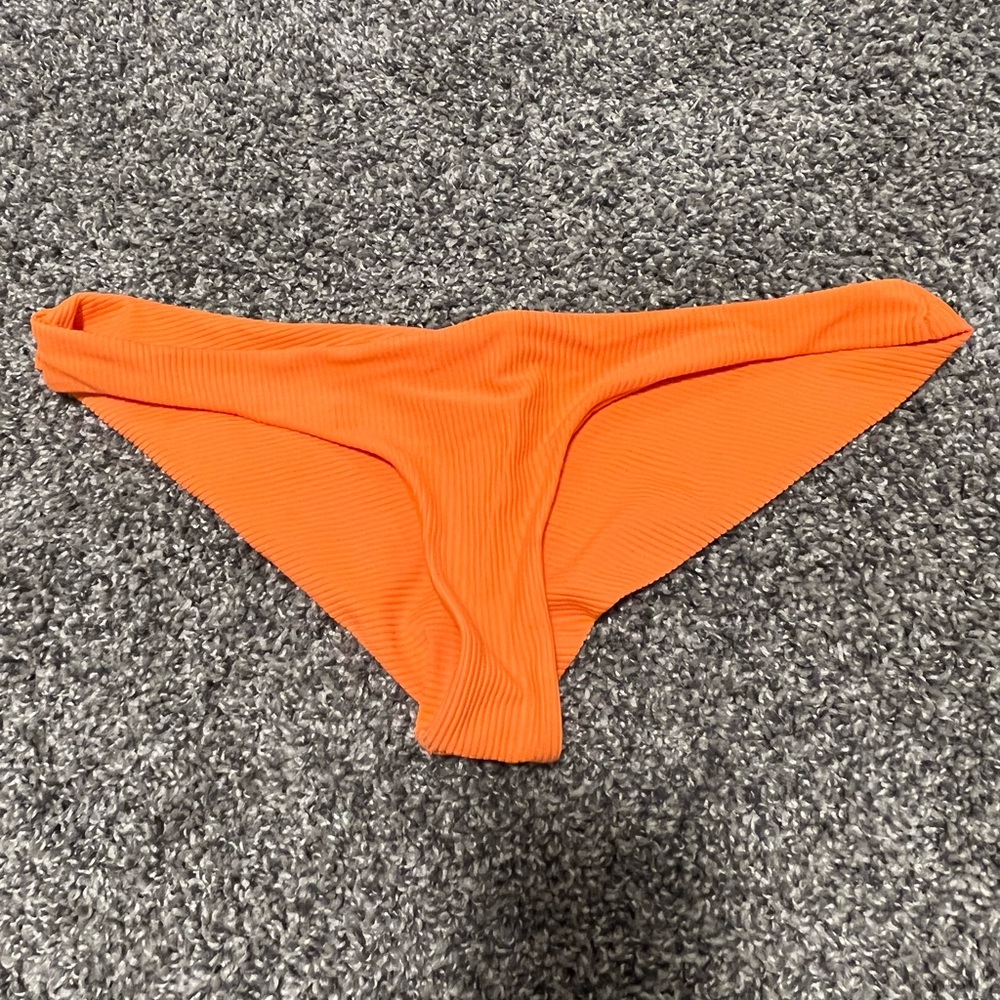 Brand new Frankie’s Bikinis bottom